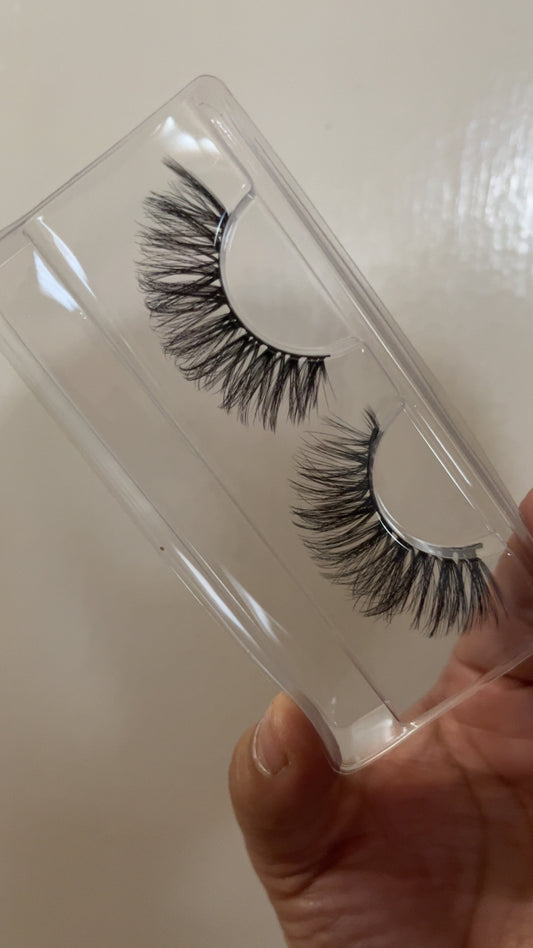 Long wispy Lash