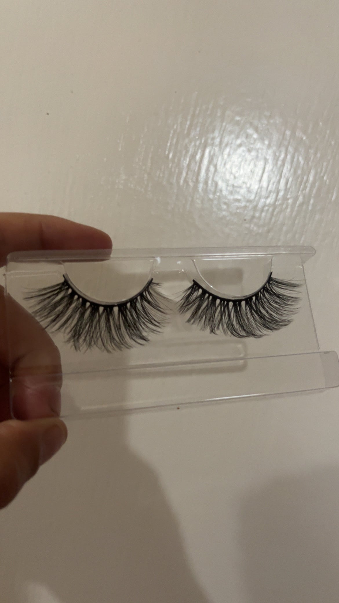 Long wispy Lash